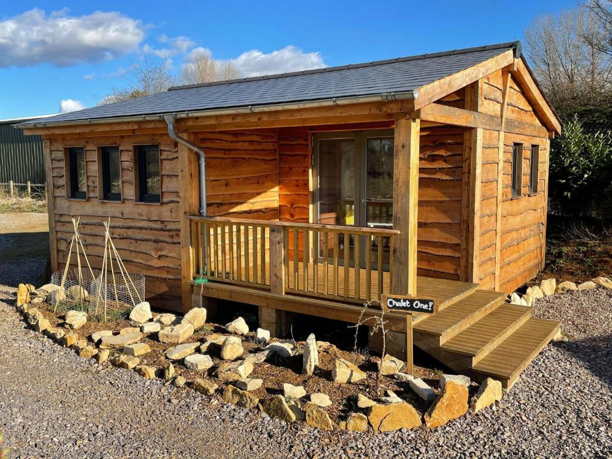 The Holford Arms Chalets And Glamping Hotel Didmarton ภายนอก รูปภาพ