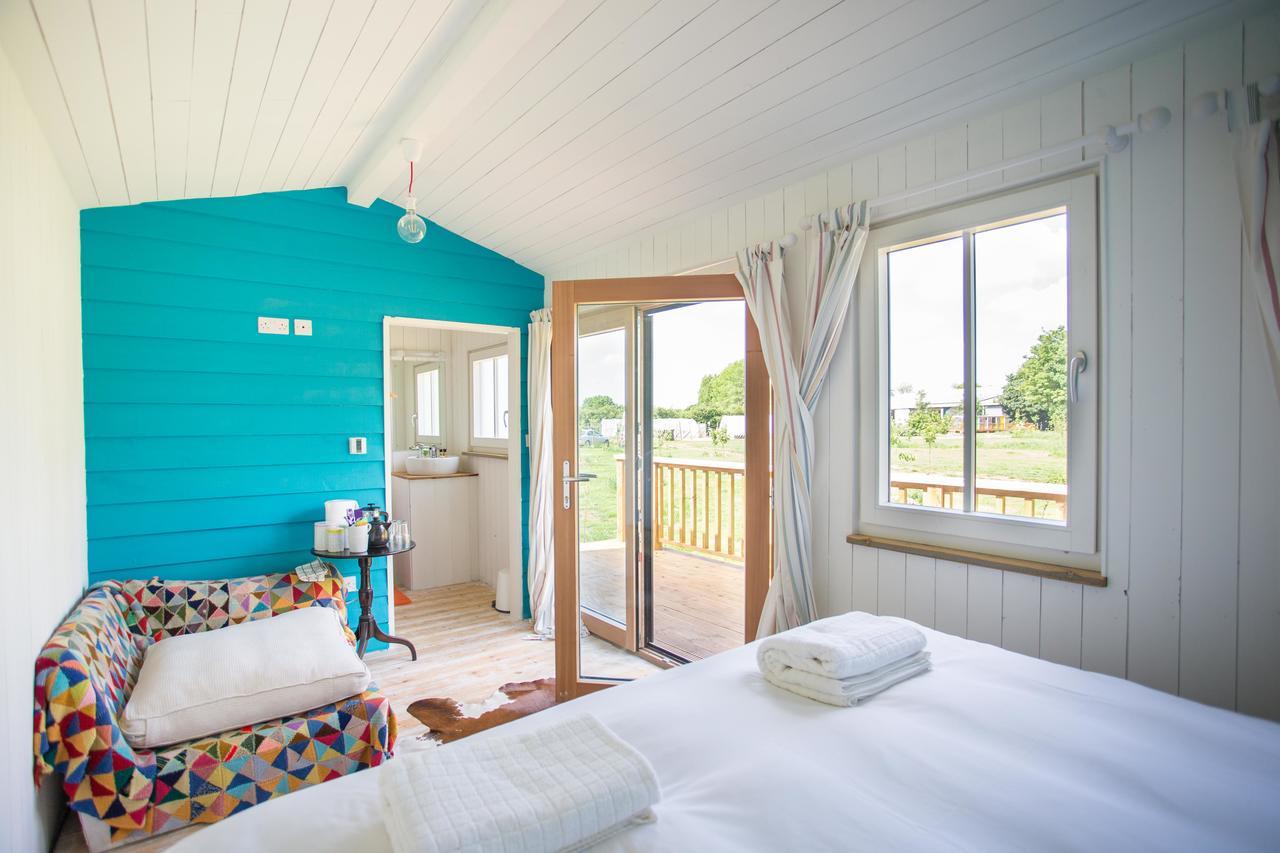 The Holford Arms Chalets And Glamping Hotel Didmarton ภายนอก รูปภาพ